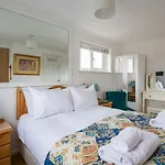 Exclusive Home In Acton By Underthedoormat